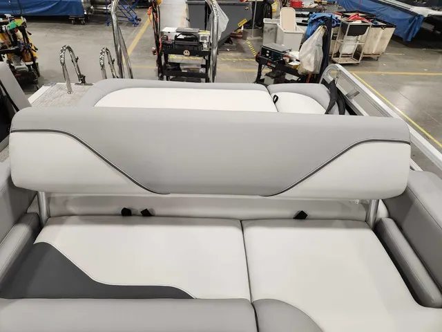 Slide: The Image of Avalon 2385 25 Venture 85 VRB 2026 - 23