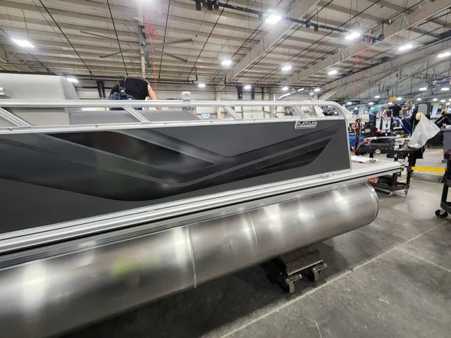 Slide: The Image of Avalon 2385 25 Venture 85 VRB 2026 - 4