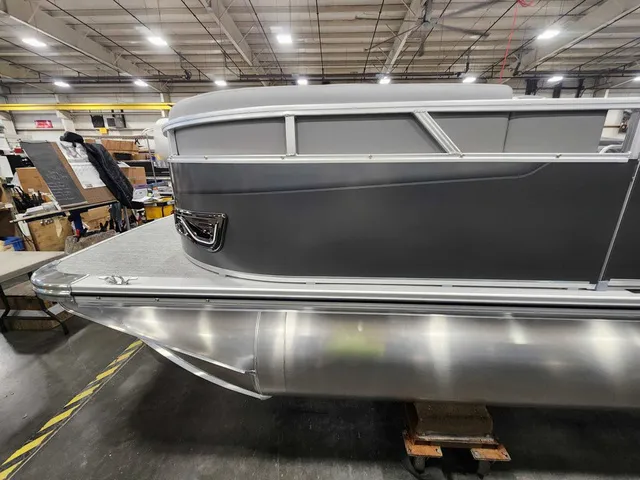 Slide: The Image of Avalon 2385 25 Venture 85 VRB 2026 - 5