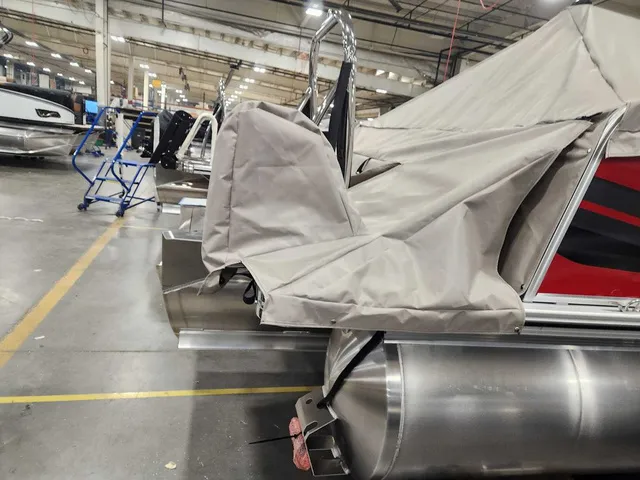 Slide: The Image of Avalon 2385 25 Venture 85 VRB 2026 - 5
