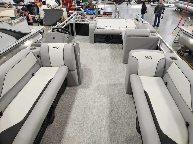 Slide: The Image of Avalon 2385 25 Venture 85 VRB 2026 - 10