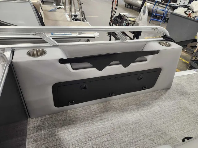 Slide: The Image of Avalon 2385 25 Venture 85 VRB 2026 - 11