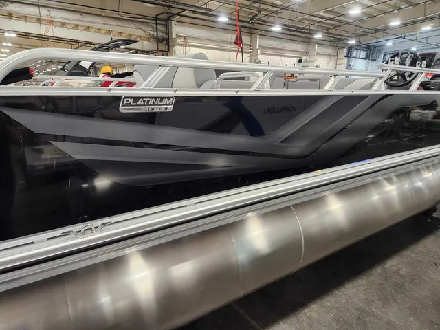 Slide: The Image of Avalon 2385 25 Venture 85 VRB 2026 - 15