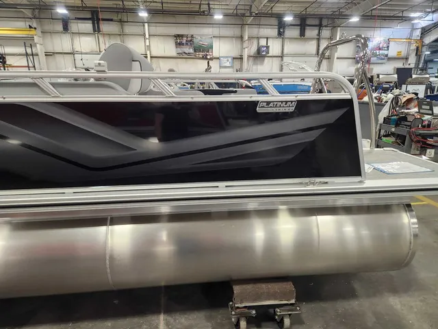 Slide: The Image of Avalon 2385 25 Venture 85 VRB 2026 - 4