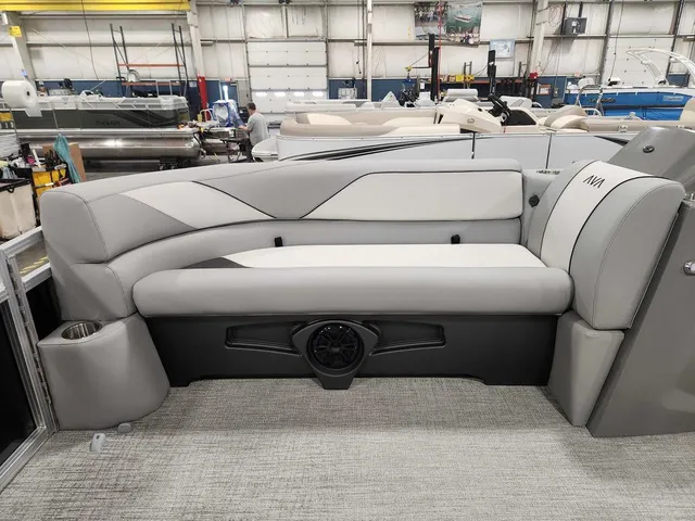 Slide: The Image of Avalon 2385 25 Venture 85 VRB 2026 - 6