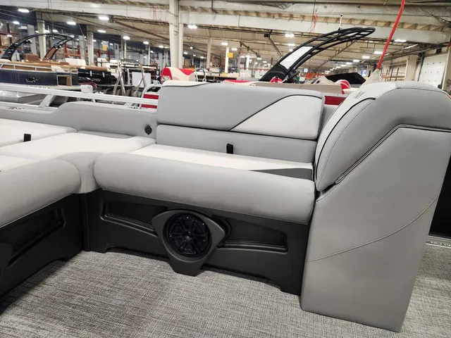 Slide: The Image of Avalon 2385 25 Venture 85 VRB 2026 - 7