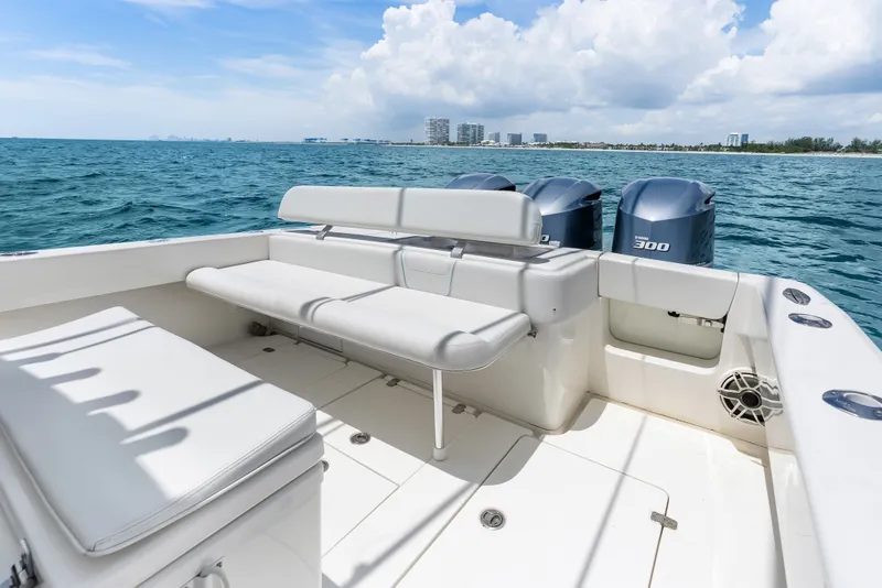 Slide: The Image of SeaVee 340Z 2020 - 25