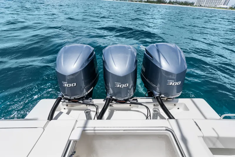 Slide: The Image of SeaVee 340Z 2020 - 22