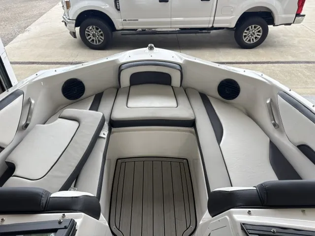Slide: The Image of Yamaha 195S 2025 - 2