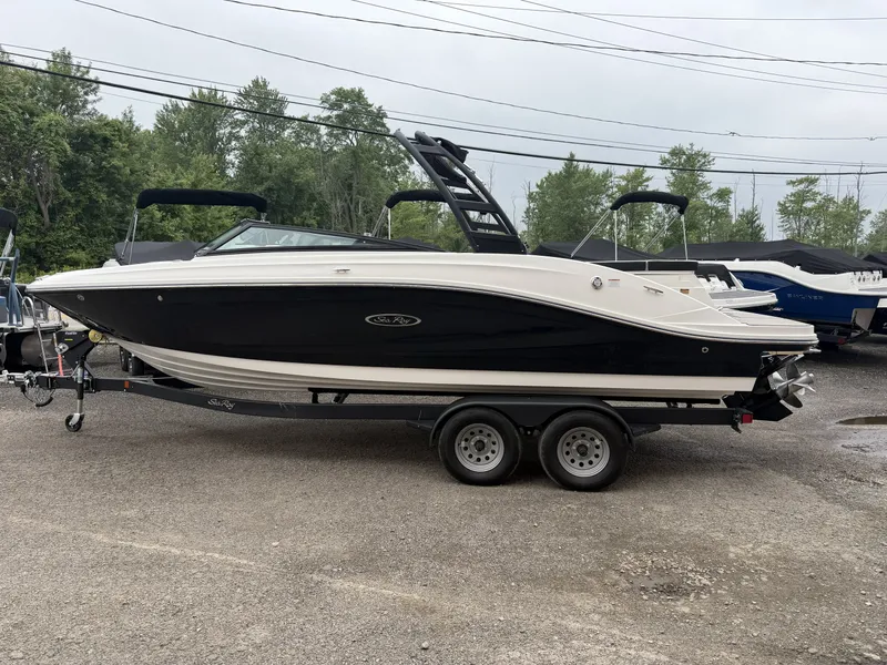 The Image of Sea Ray 230SPX 2025 - 0