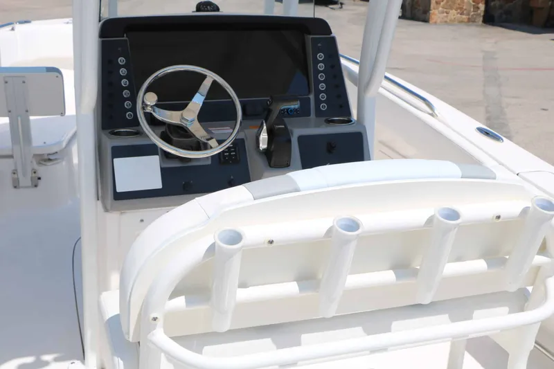 Slide: The Image of Robalo R230 Center Console 2026 - 14