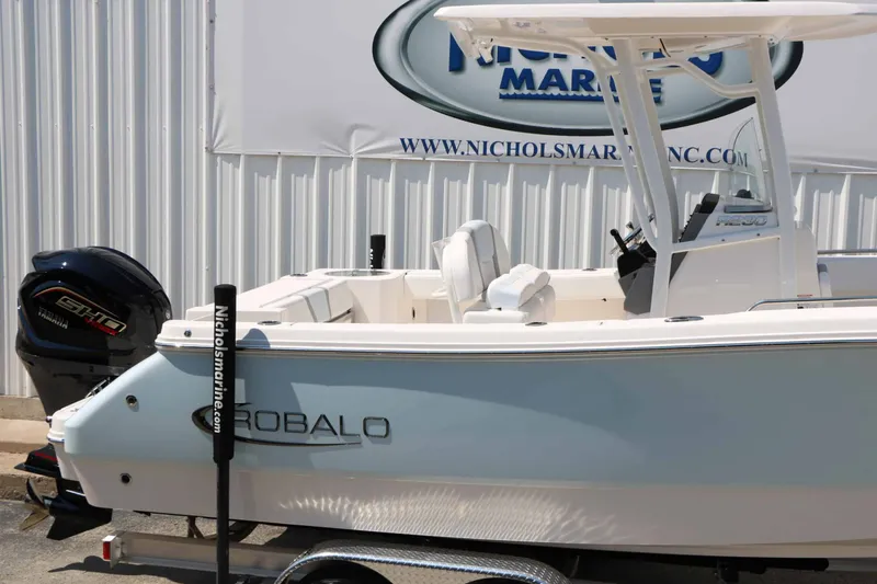 Slide: The Image of Robalo R230 Center Console 2026 - 10