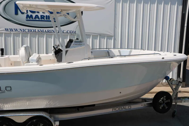 Slide: The Image of Robalo R230 Center Console 2026 - 11