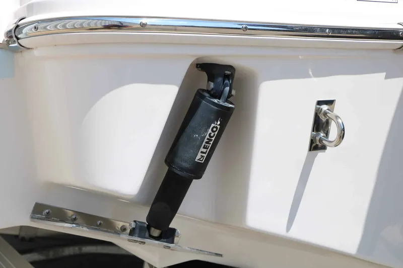 Slide: The Image of Robalo R230 Center Console 2026 - 40