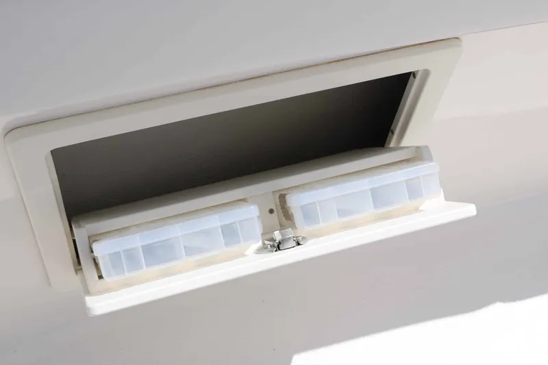 Slide: The Image of Robalo R230 Center Console 2026 - 21