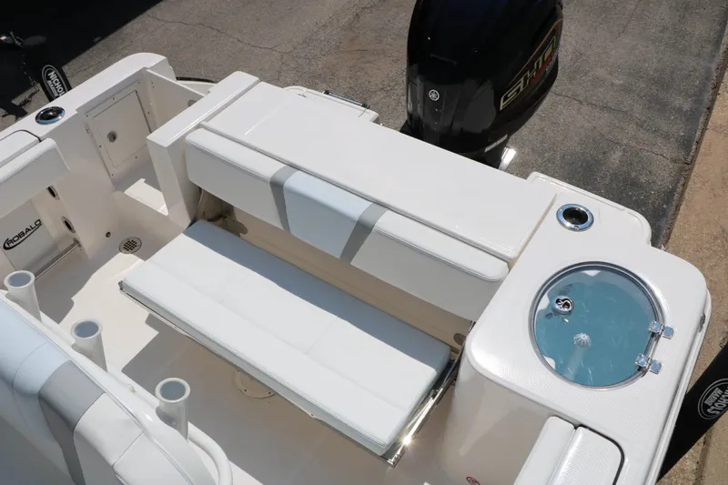 Slide: The Image of Robalo R230 Center Console 2026 - 28
