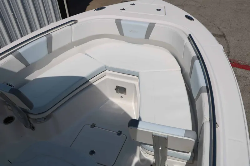 Slide: The Image of Robalo R230 Center Console 2026 - 17