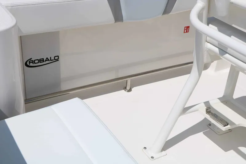 Slide: The Image of Robalo R230 Center Console 2026 - 32