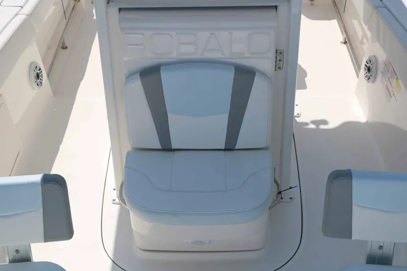 Slide: The Image of Robalo R230 Center Console 2026 - 20
