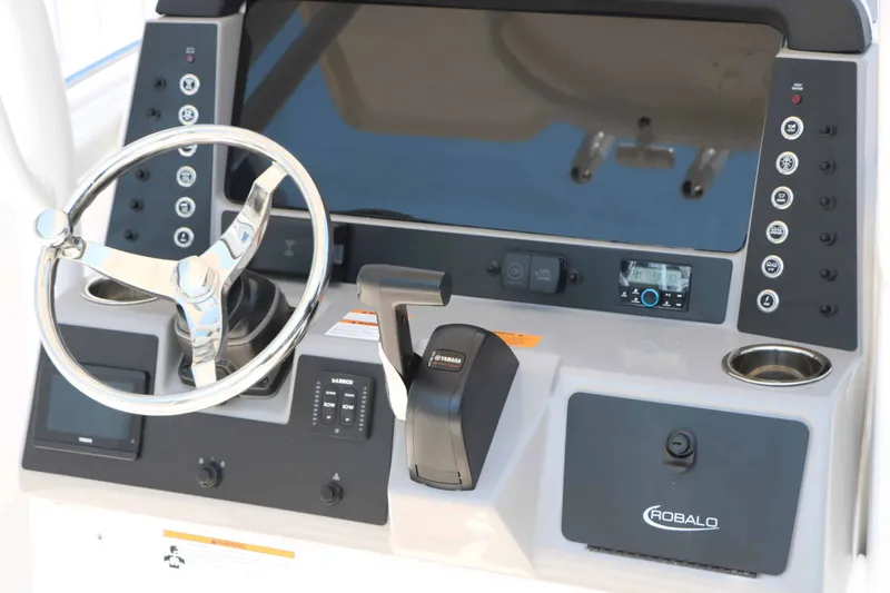 Slide: The Image of Robalo R230 Center Console 2026 - 33
