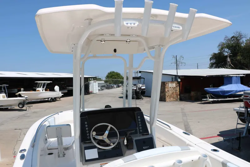 Slide: The Image of Robalo R230 Center Console 2026 - 15