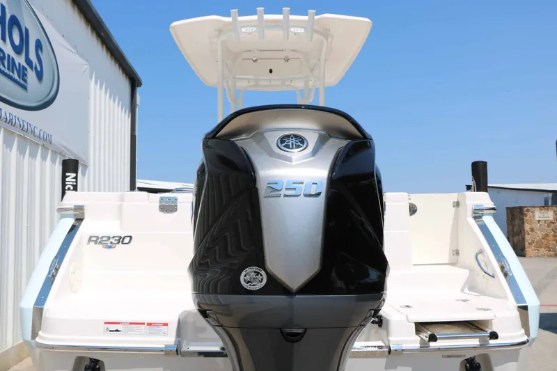 Slide: The Image of Robalo R230 Center Console 2026 - 4