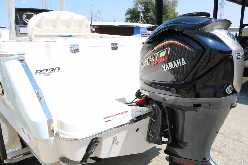 Slide: The Image of Robalo R230 Center Console 2026 - 8
