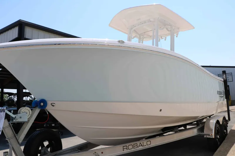 Slide: The Image of Robalo R230 Center Console 2026 - 7