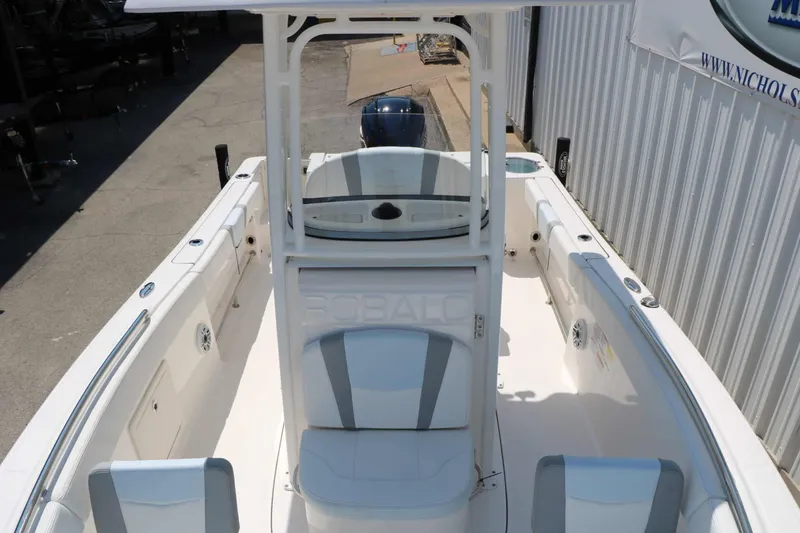 Slide: The Image of Robalo R230 Center Console 2026 - 19