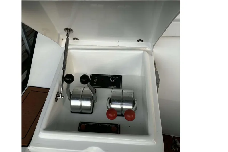 Slide: The Image of Jefferson Marquessa 56 Cockpit 2000 - 15