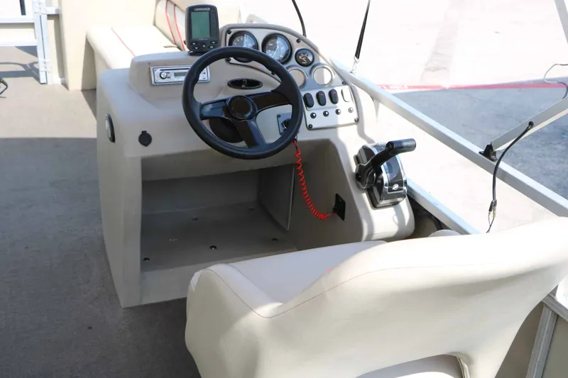 Slide: The Image of Lowe Sun Cruiser GS 202 2011 - 17