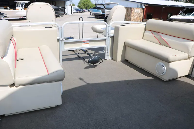 Slide: The Image of Lowe Sun Cruiser GS 202 2011 - 25