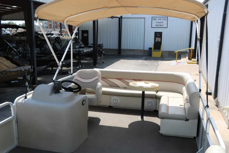 Slide: The Image of Lowe Sun Cruiser GS 202 2011 - 14