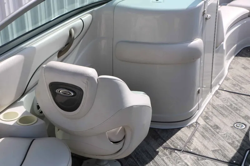 Slide: The Image of Crownline Boats 240 Ex 2004 - 19