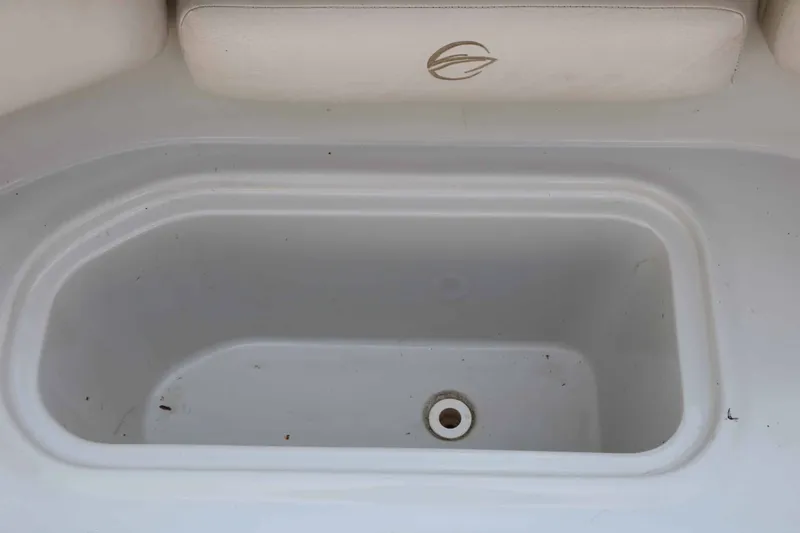 Slide: The Image of Crownline Boats 240 Ex 2004 - 46