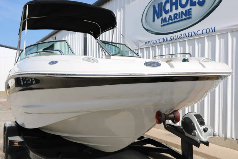 Slide: The Image of Crownline Boats 240 Ex 2004 - 5
