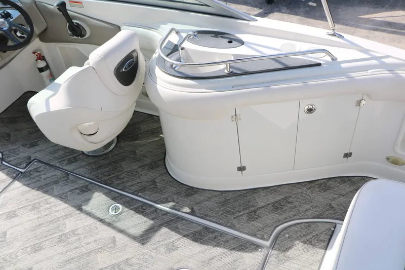 Slide: The Image of Crownline Boats 240 Ex 2004 - 23