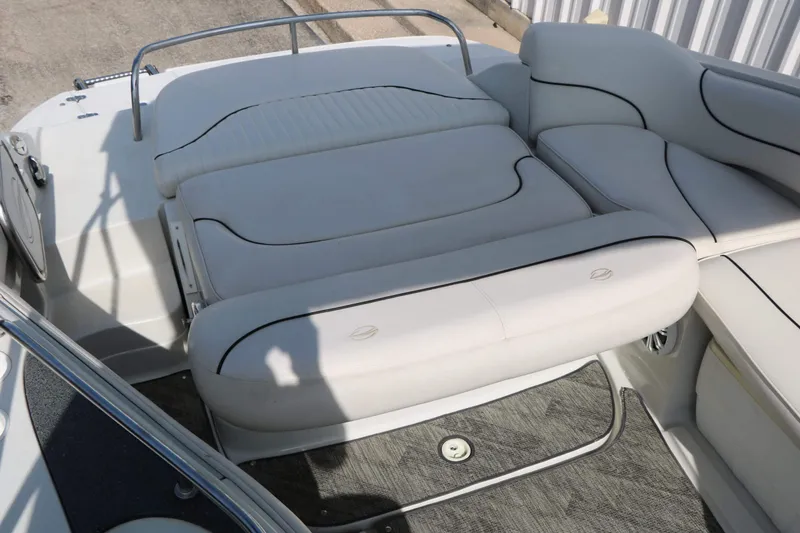 Slide: The Image of Crownline Boats 240 Ex 2004 - 27