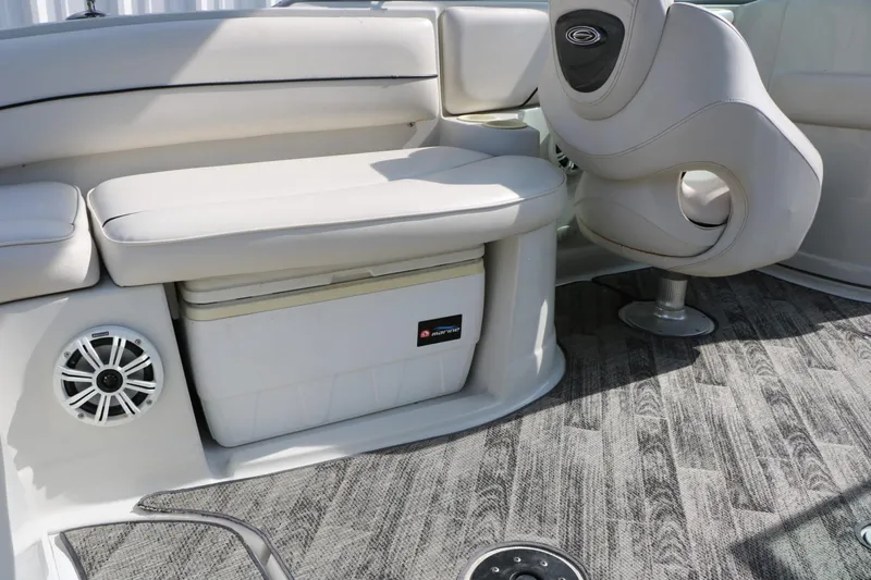 Slide: The Image of Crownline Boats 240 Ex 2004 - 36