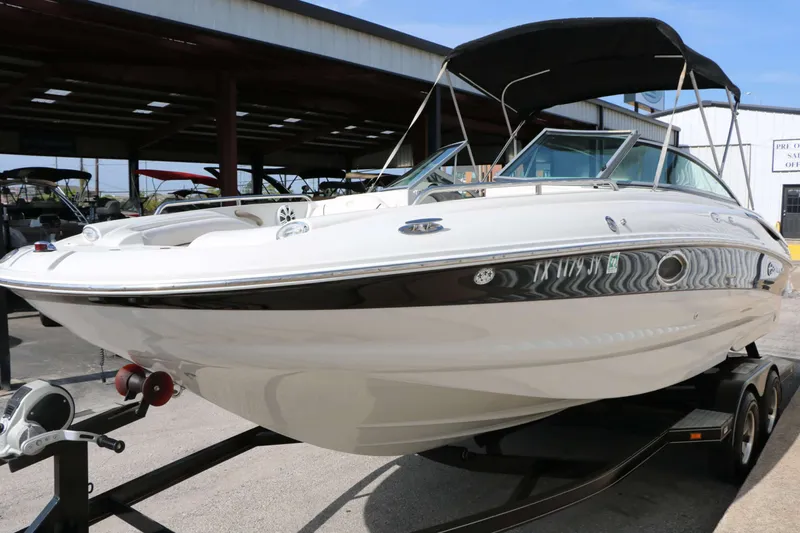 Slide: The Image of Crownline Boats 240 Ex 2004 - 7