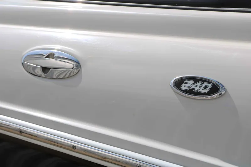 Slide: The Image of Crownline Boats 240 Ex 2004 - 50