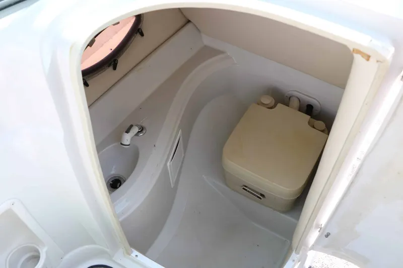 Slide: The Image of Crownline Boats 240 Ex 2004 - 44