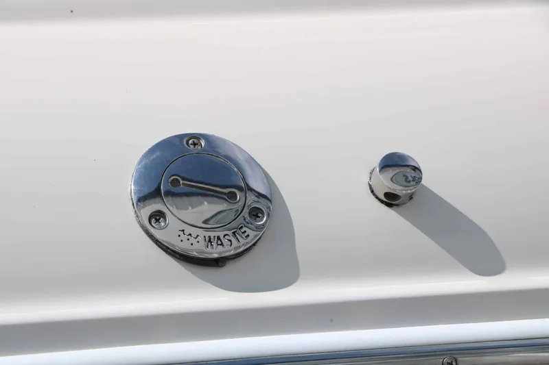 Slide: The Image of Crownline Boats 240 Ex 2004 - 51
