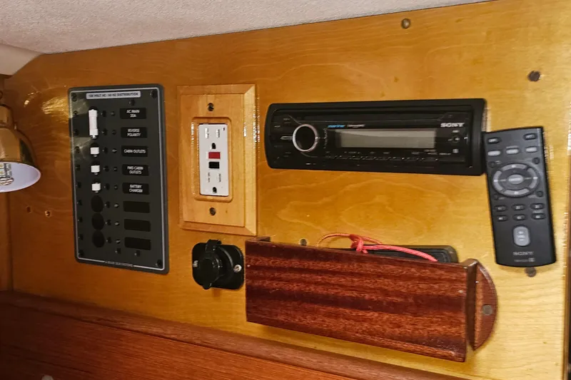 Slide: The Image of Nonsuch 30 1985 - 19