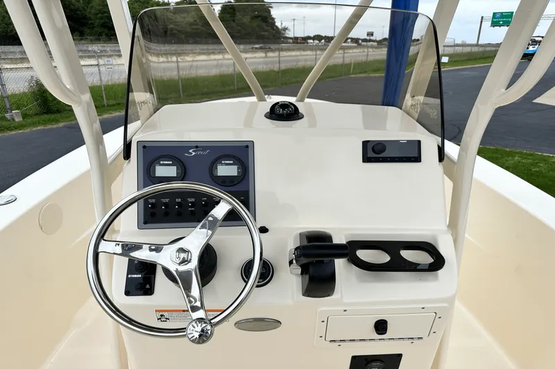 Slide: The Image of Scout 195 Sportfish 2025 - 9