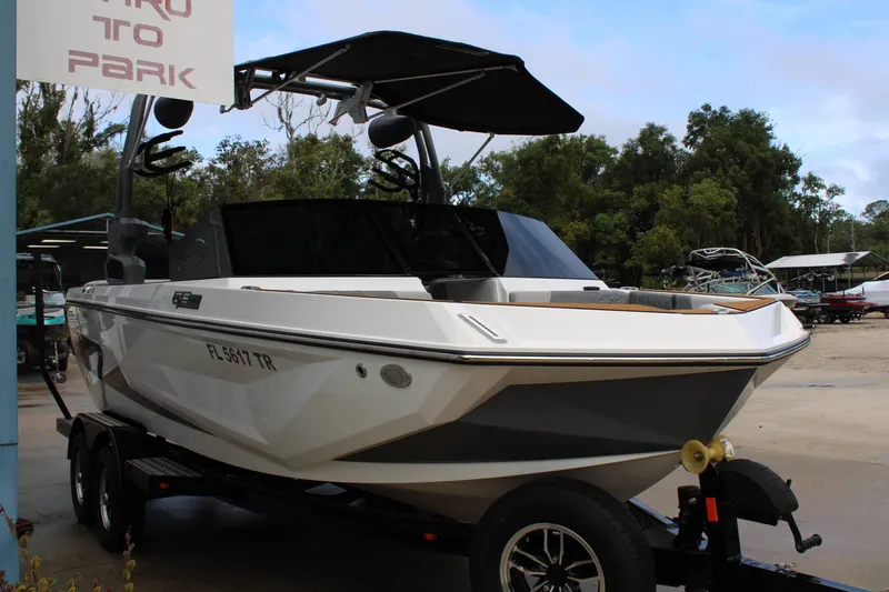 Slide: The Image of Nautique GS20 2023 - 1
