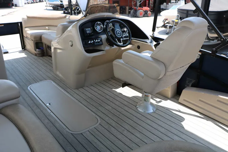 Slide: The Image of Avalon 2385 RF Catalina 2020 - 19