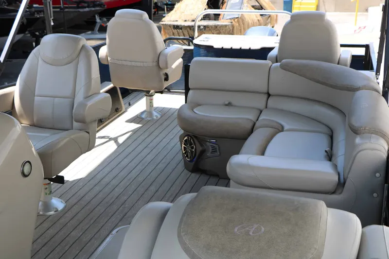 Slide: The Image of Avalon 2385 RF Catalina 2020 - 15