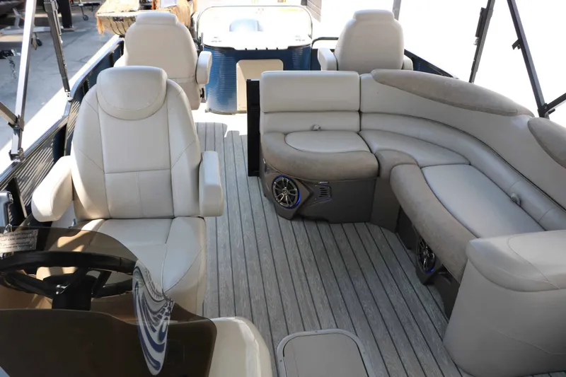 Slide: The Image of Avalon 2385 RF Catalina 2020 - 31
