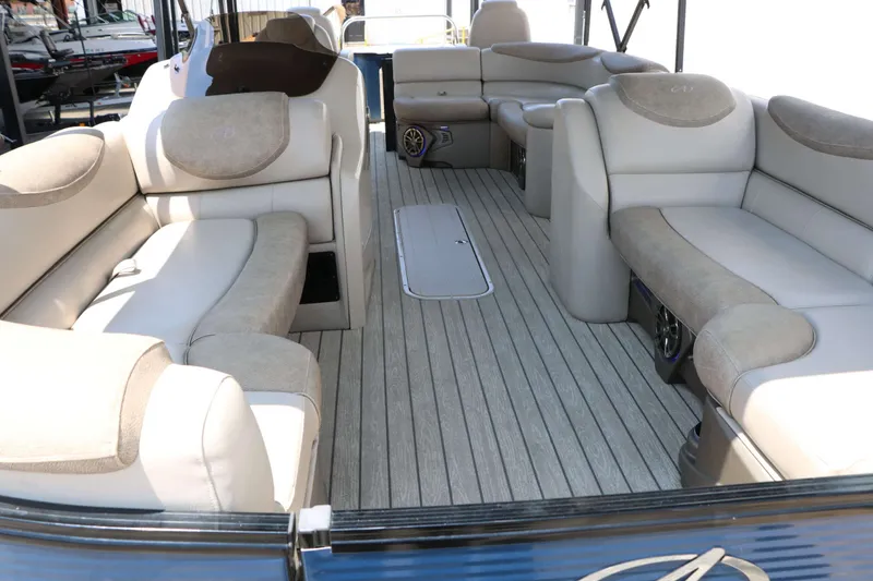 Slide: The Image of Avalon 2385 RF Catalina 2020 - 13